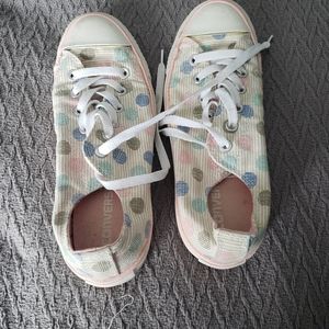 Converse sneaks
